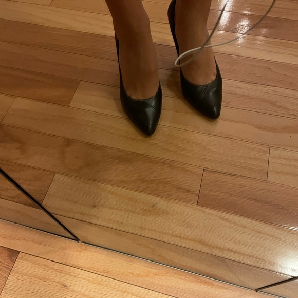 Black leather pumps , - Picture 9 of 10